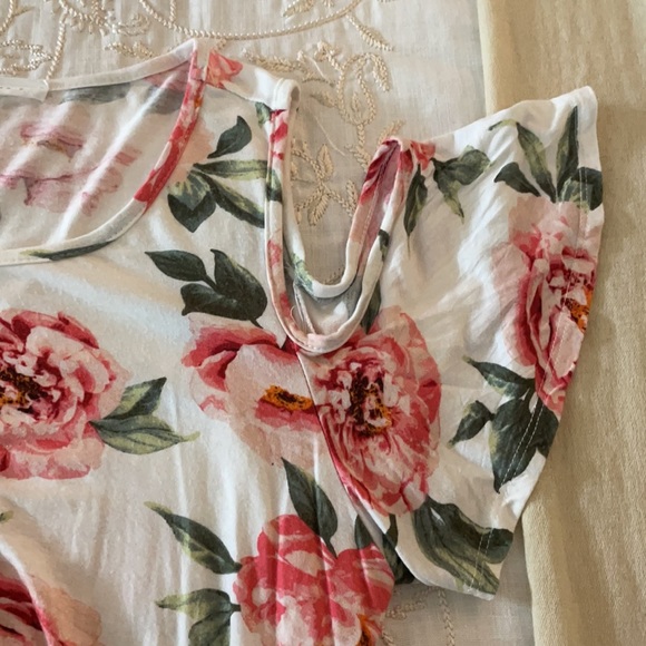 Reborn J Boutique Floral Cold shoulder Tunic. Size L Large. Like new! - Picture 5 of 6